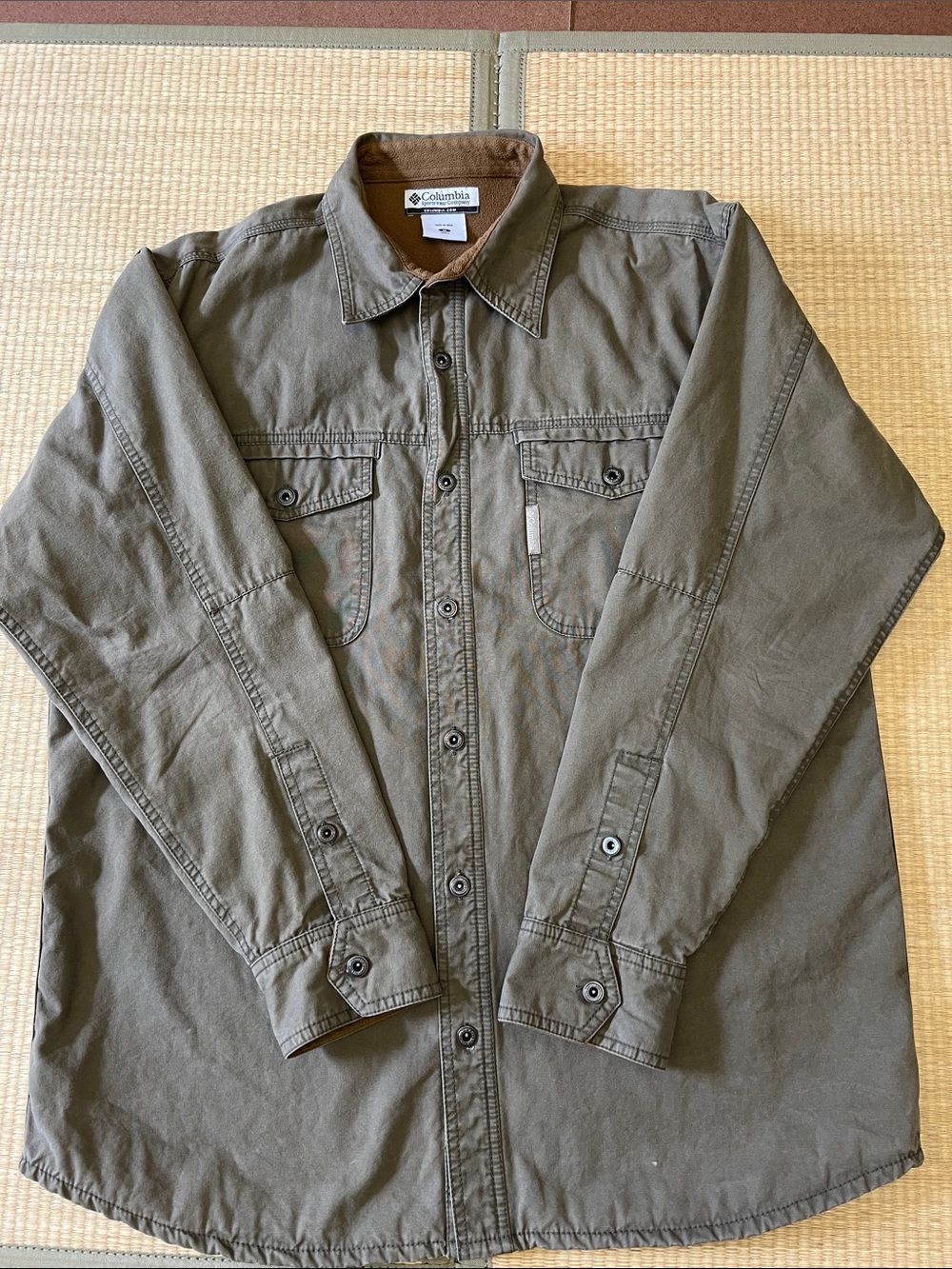 Columbia Men's sport wear fleece lined shirt jacket in Olive Green.